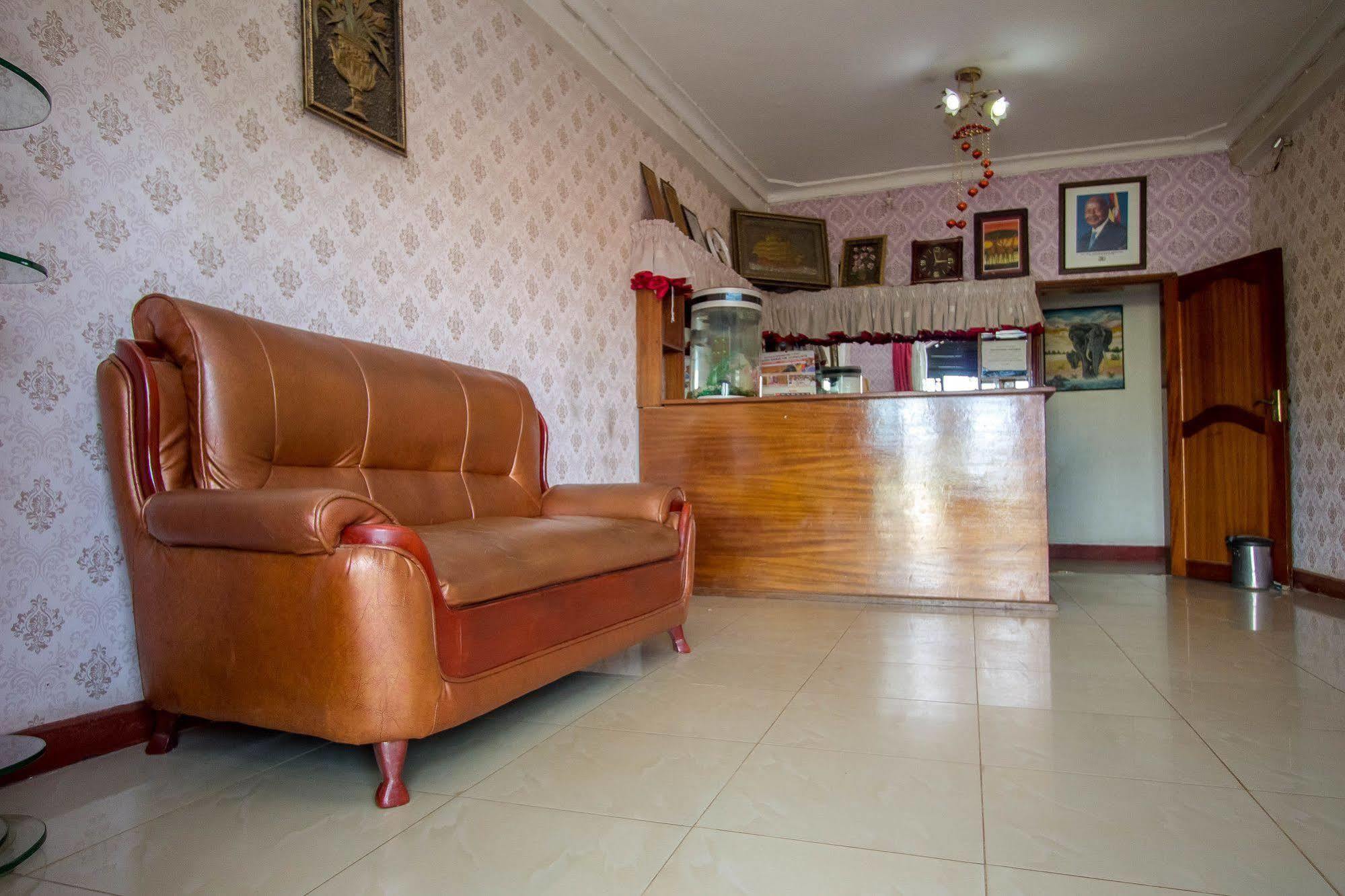 La Grand Chez Johnson Hotel Muyenga Kampala Kültér fotó