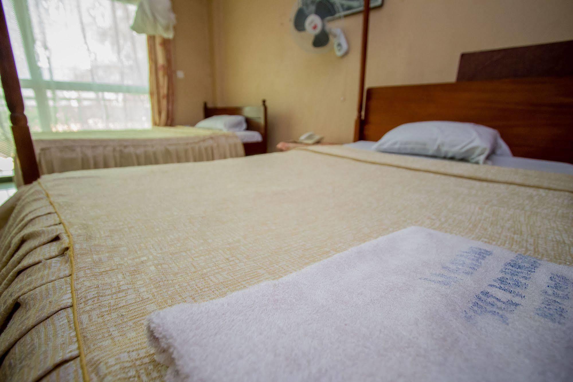 La Grand Chez Johnson Hotel Muyenga Kampala Kültér fotó